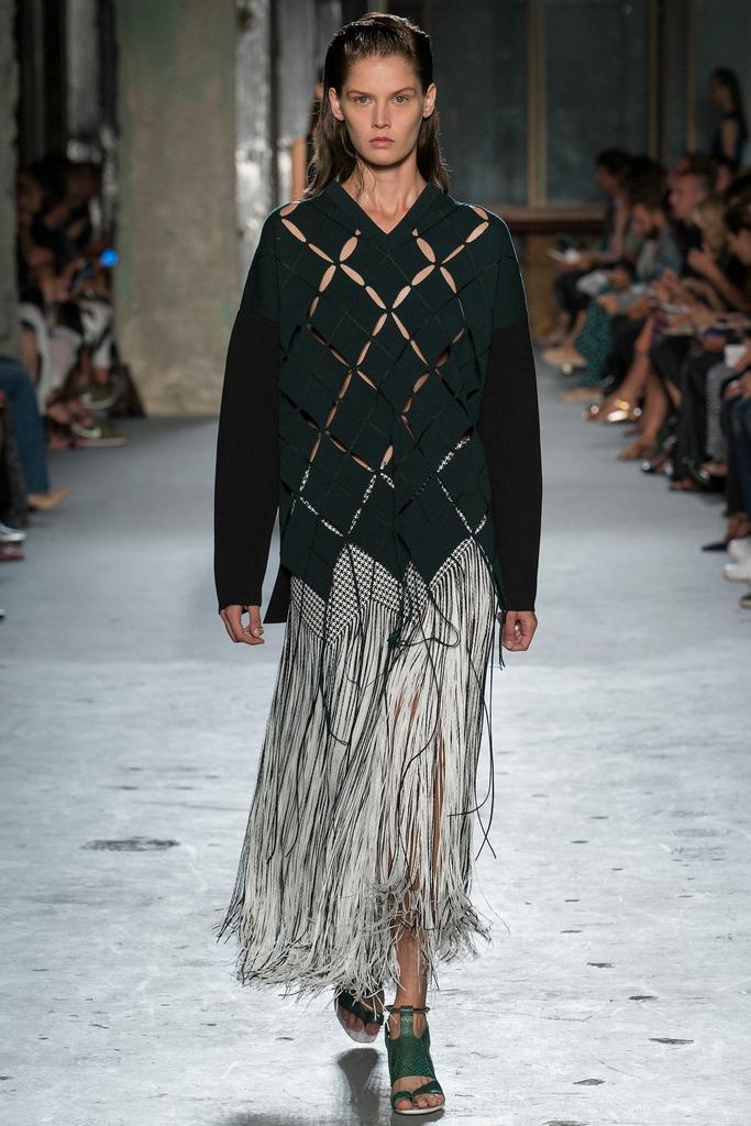 Look 38 of 39