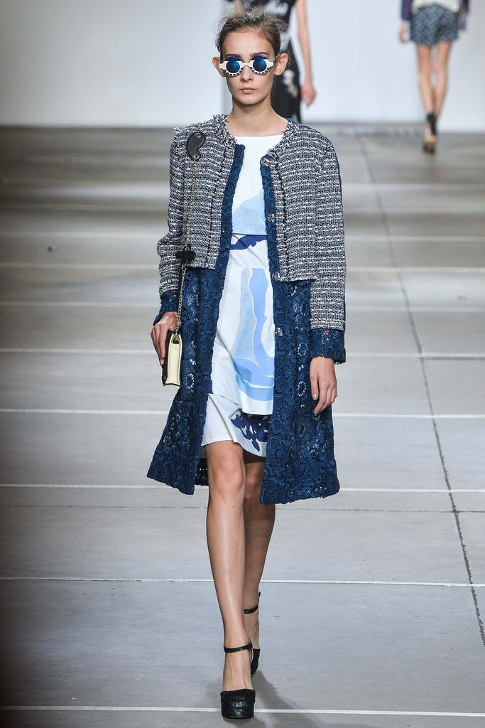 Look 16 of 35