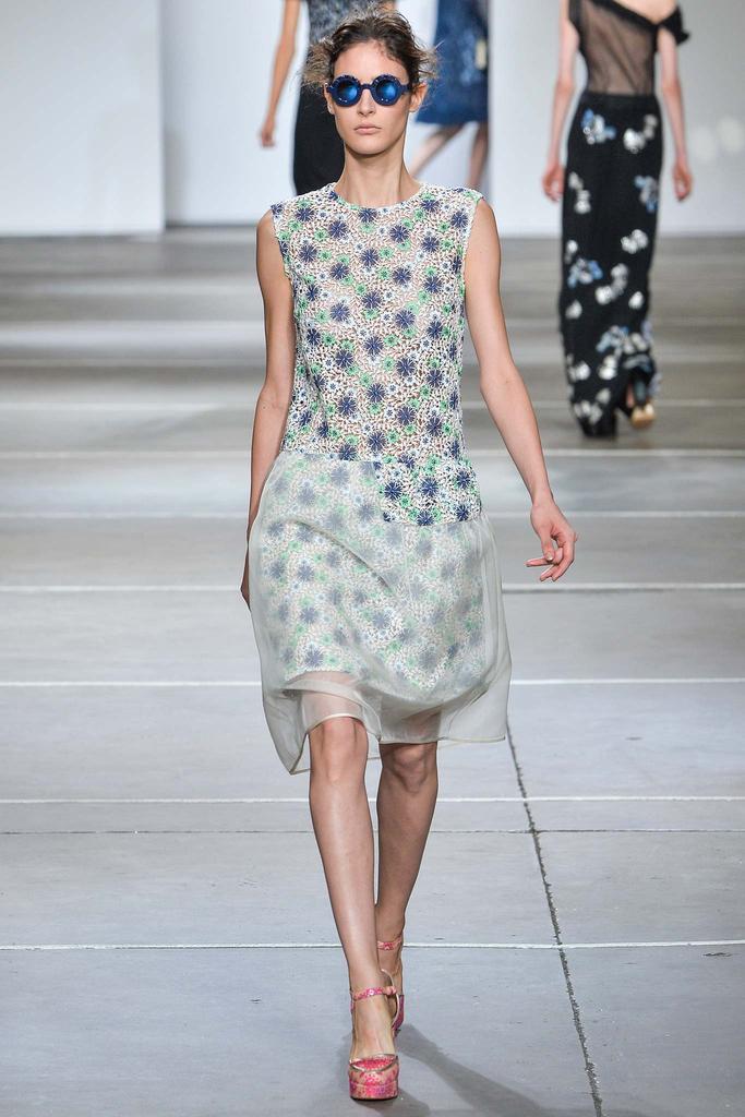 Look 19 of 35