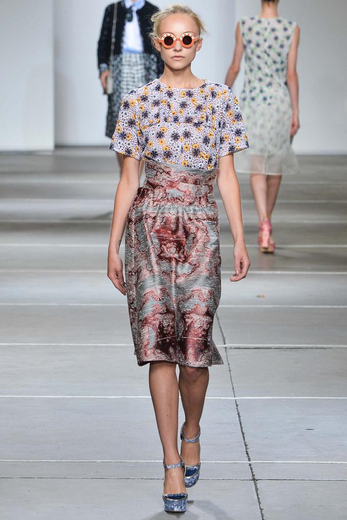 Look 21 of 35