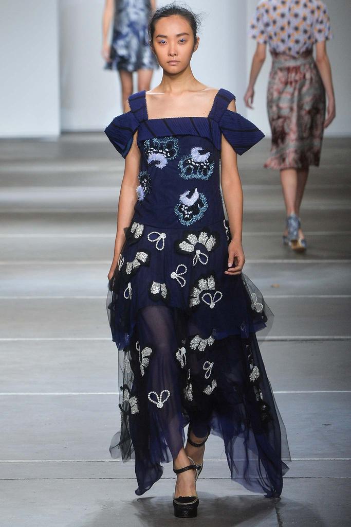 Look 23 of 35