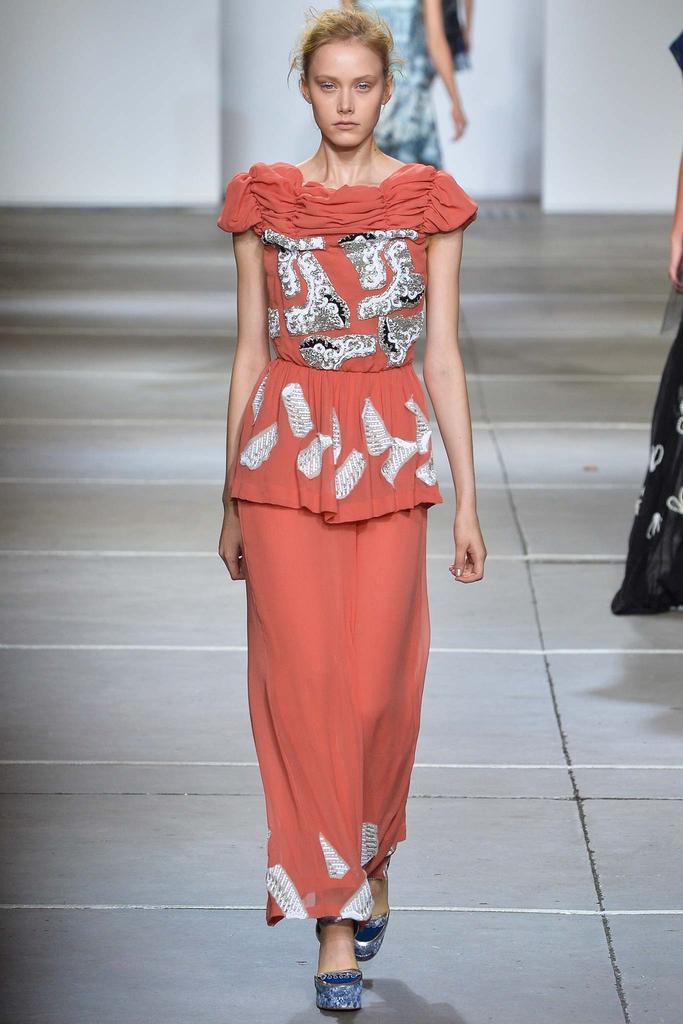Look 27 of 35