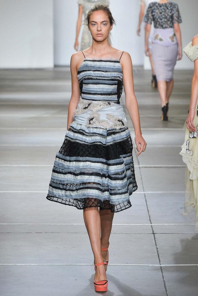 Look 33 of 35