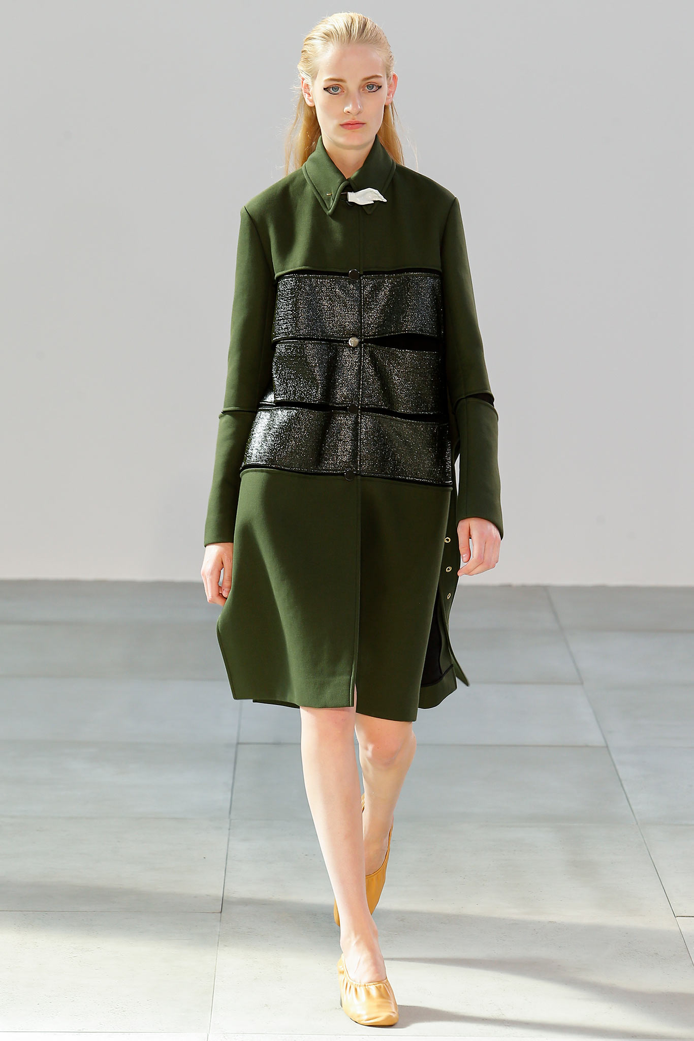 Look 8 of 39