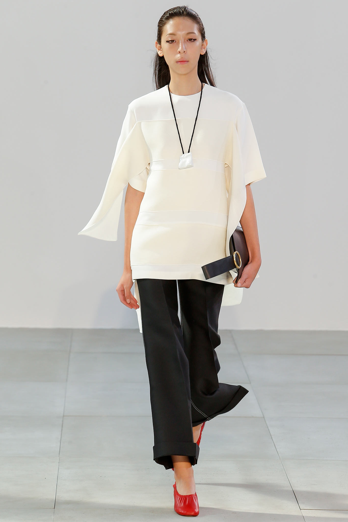 Look 11 of 39