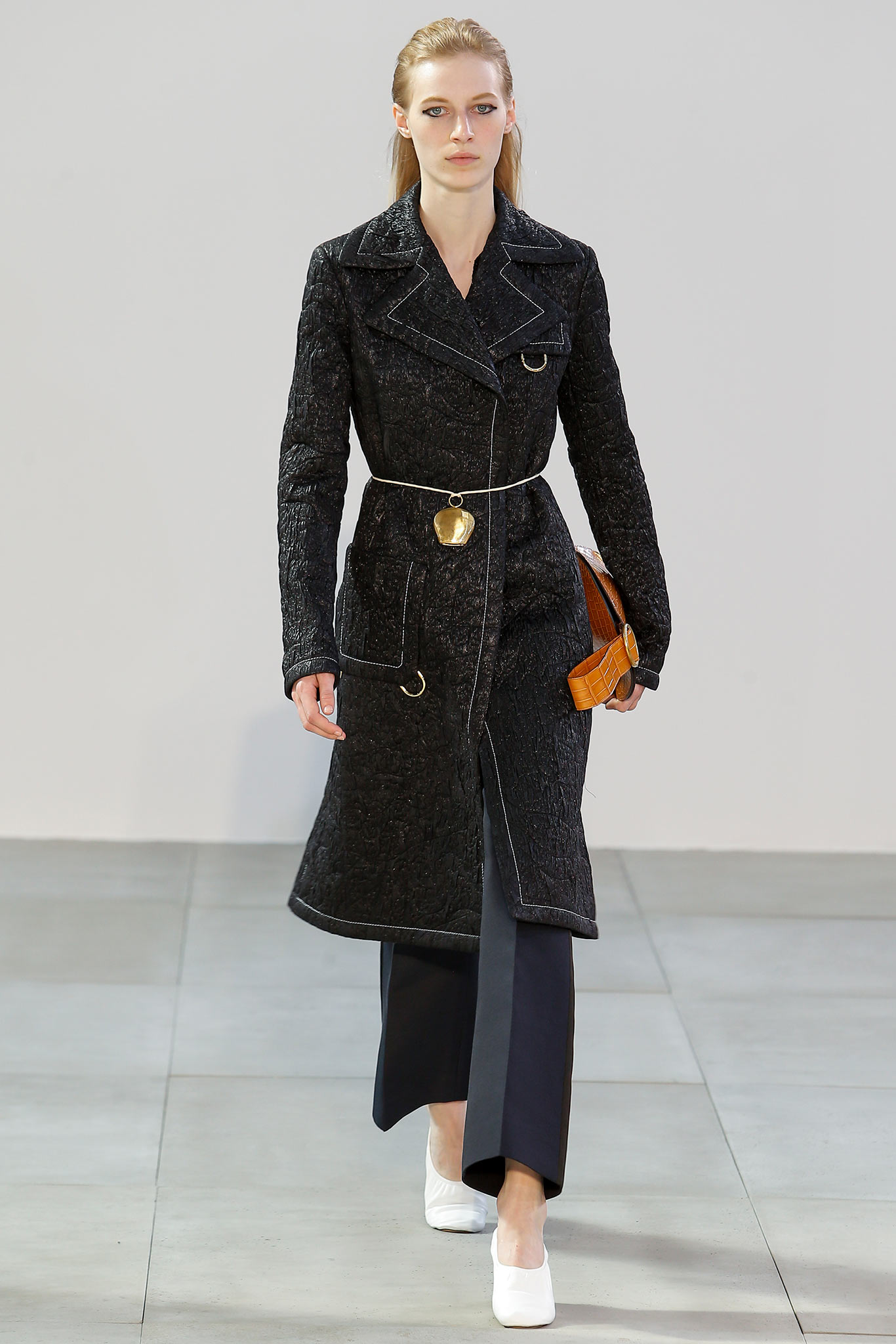 Look 16 of 39