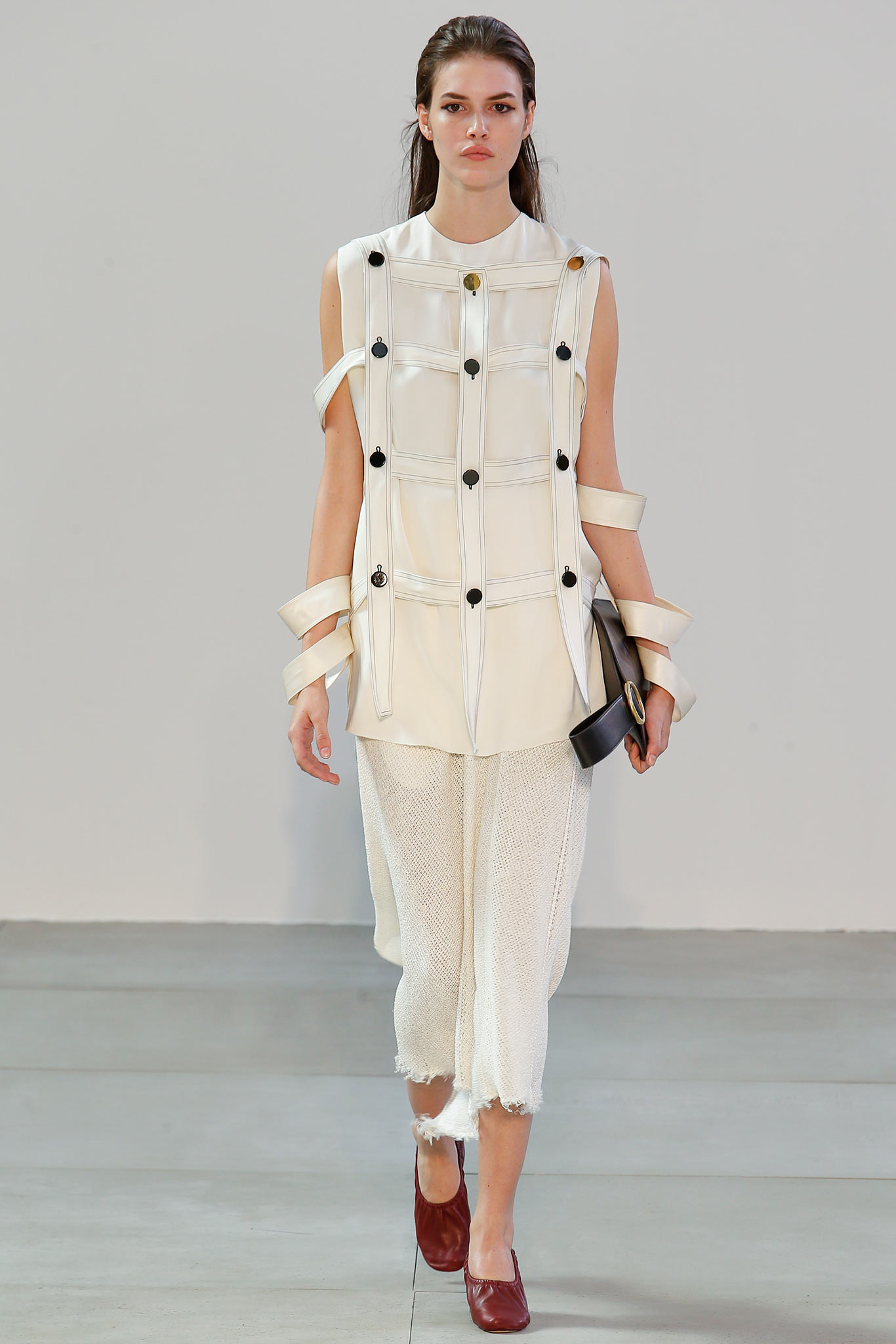 Look 18 of 39