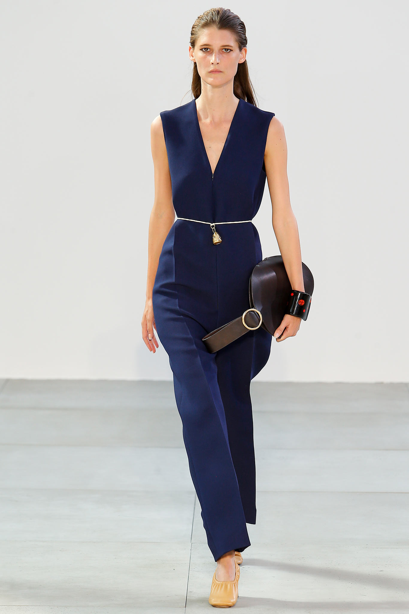 Look 23 of 39