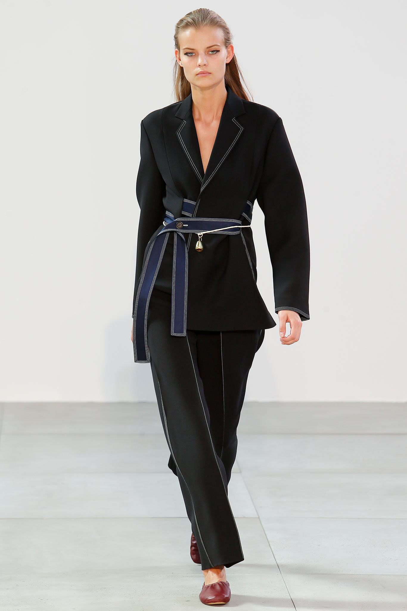 Look 24 of 39