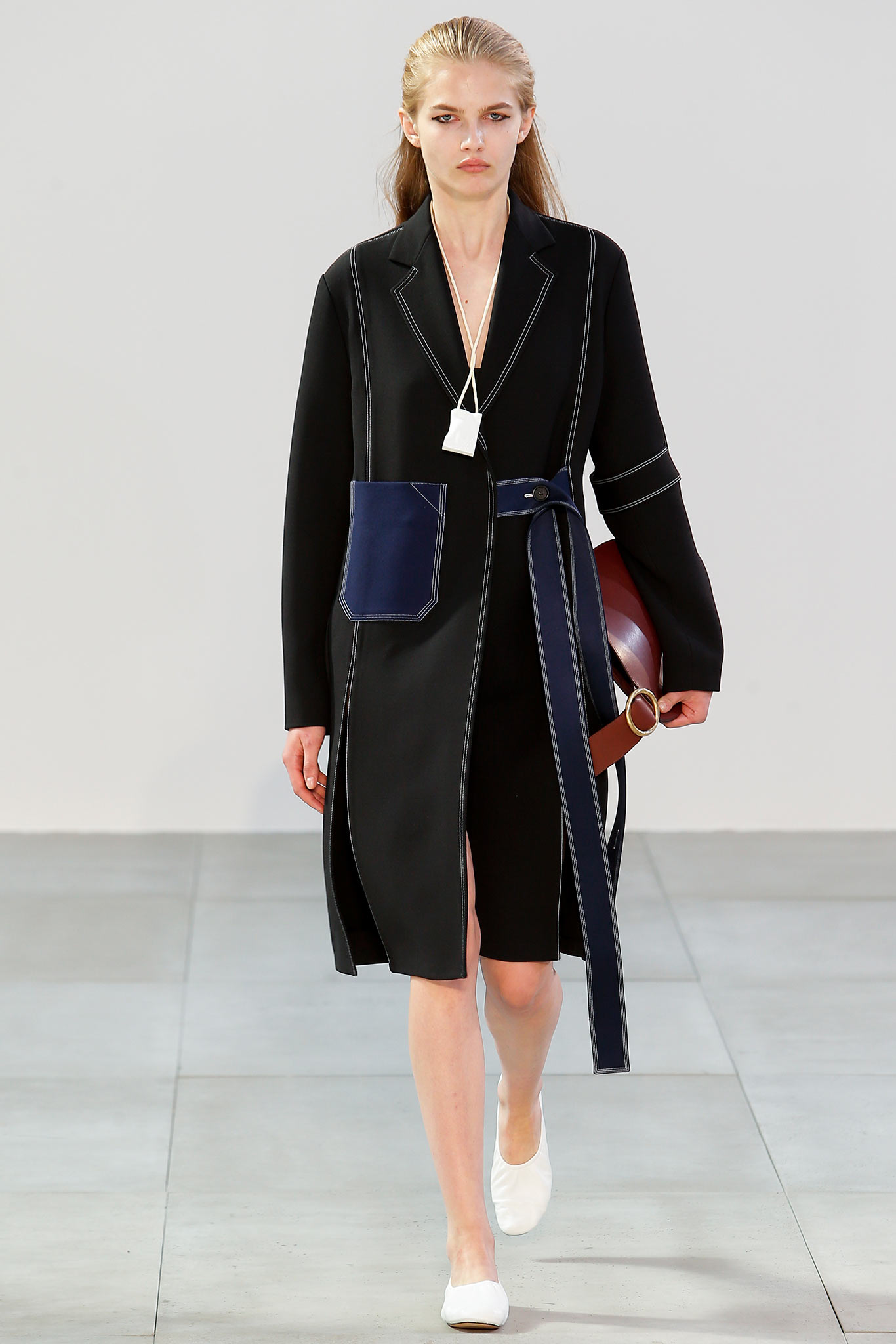 Look 25 of 39