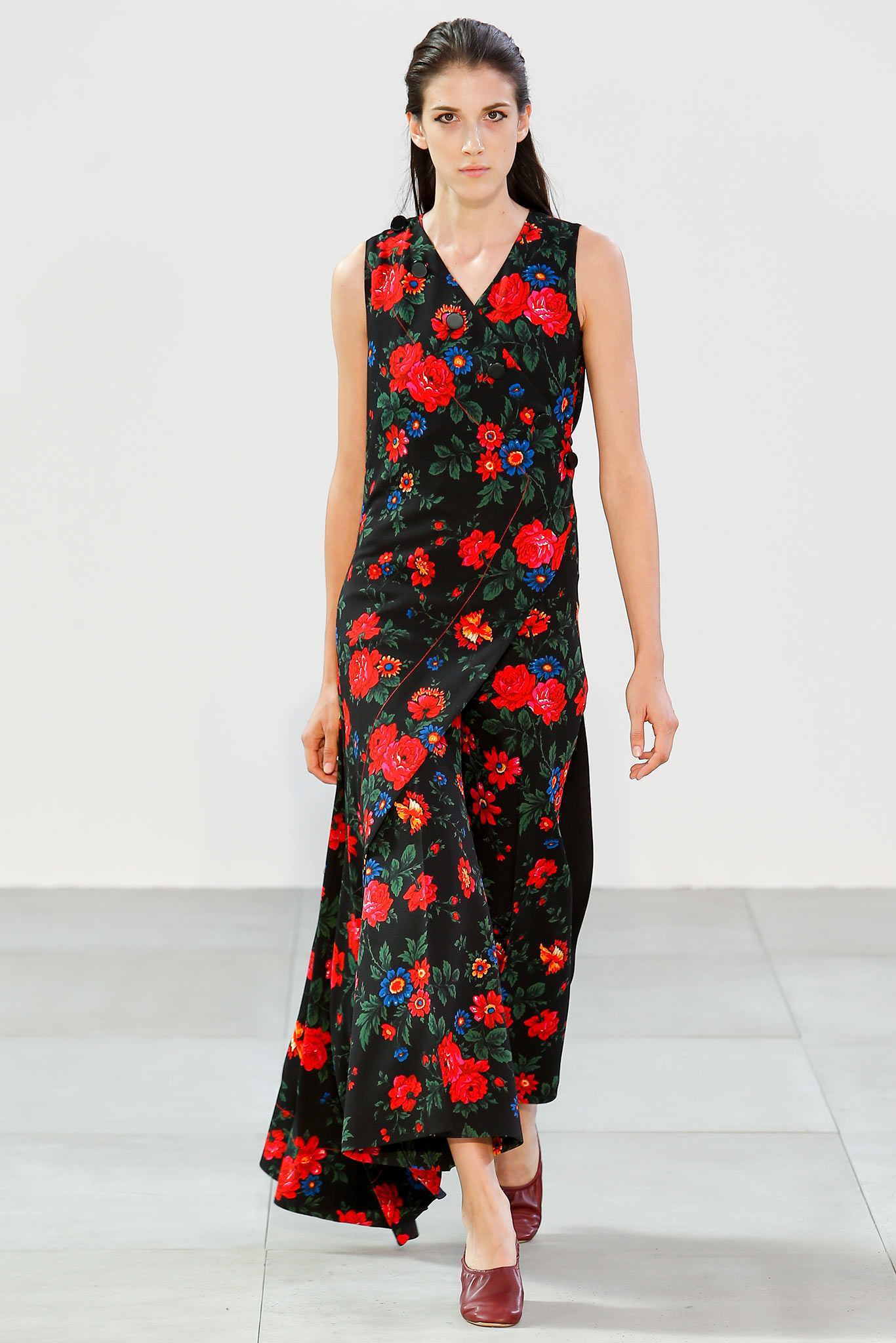 Look 27 of 39