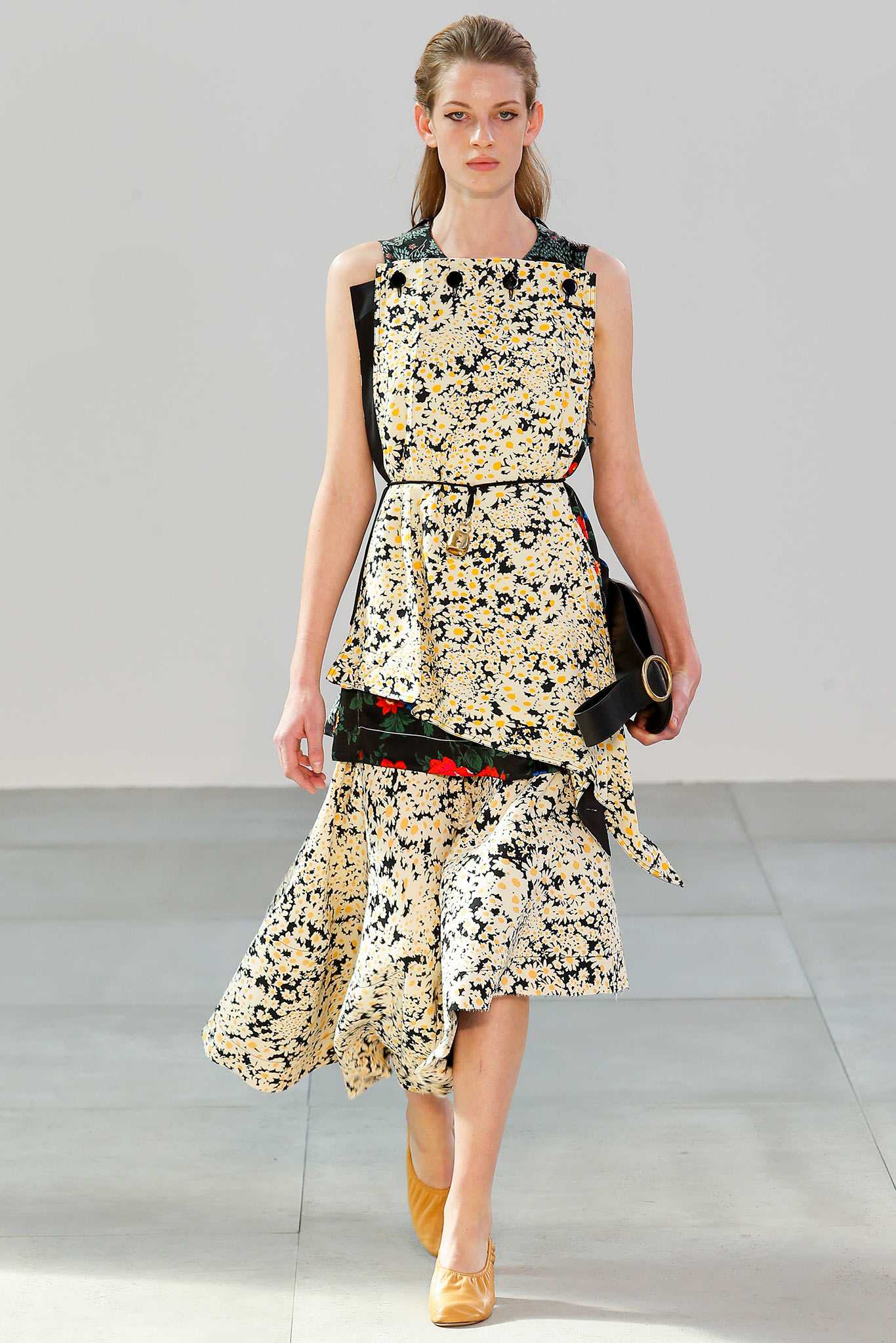 Look 30 of 39