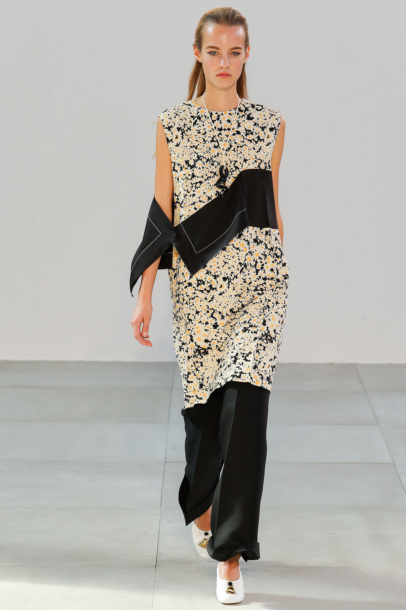 Look 32 of 39