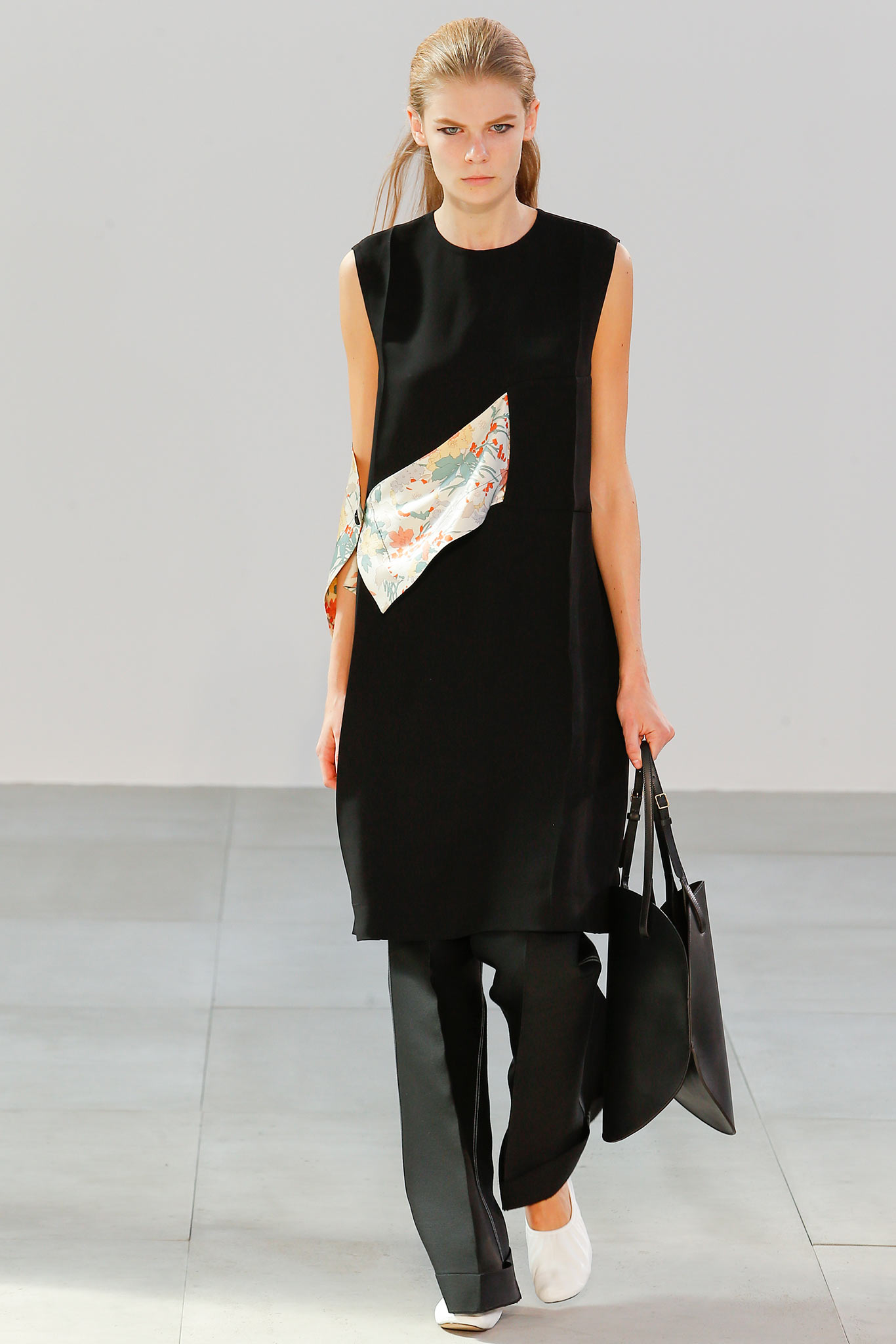 Look 33 of 39
