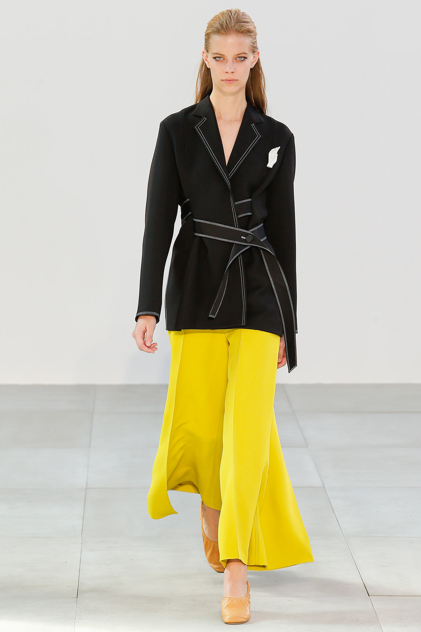 Look 35 of 39