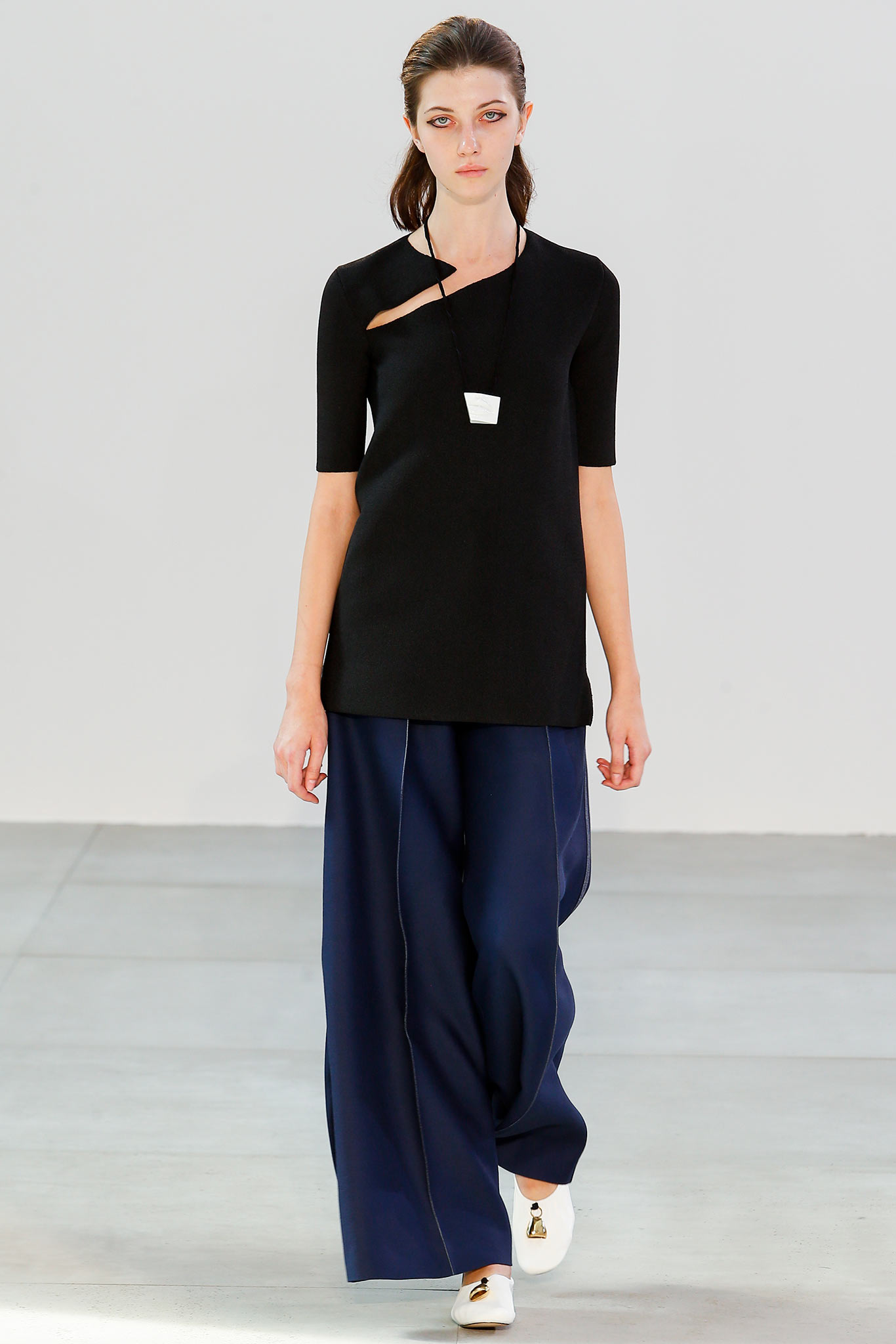 Look 37 of 39