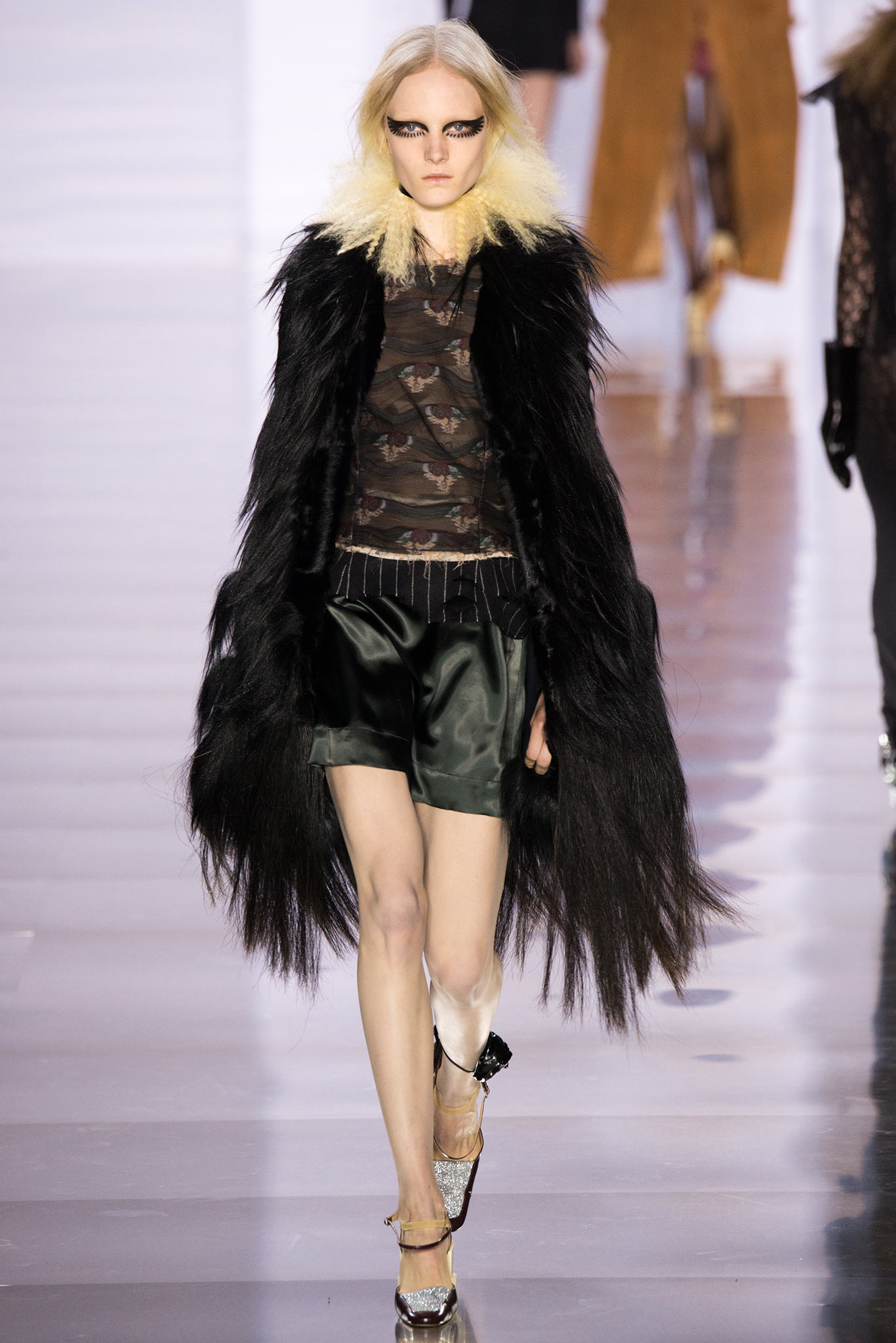 Look 8 of 30