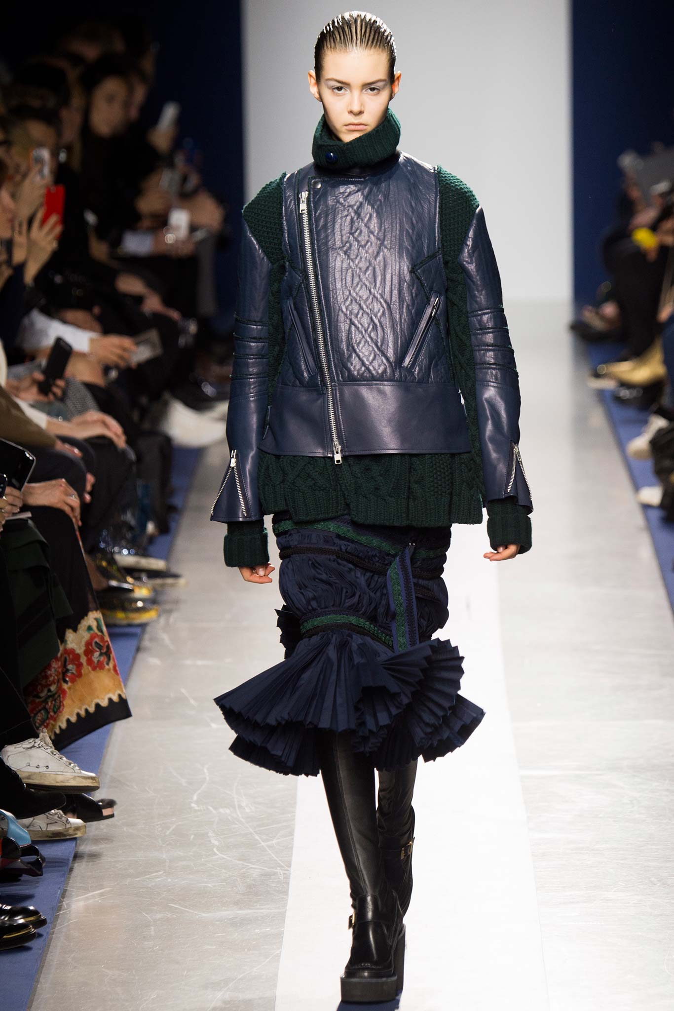 Look 16 of 41