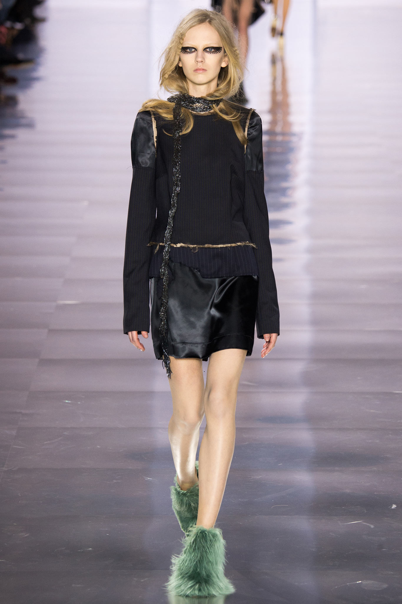 Look 17 of 30