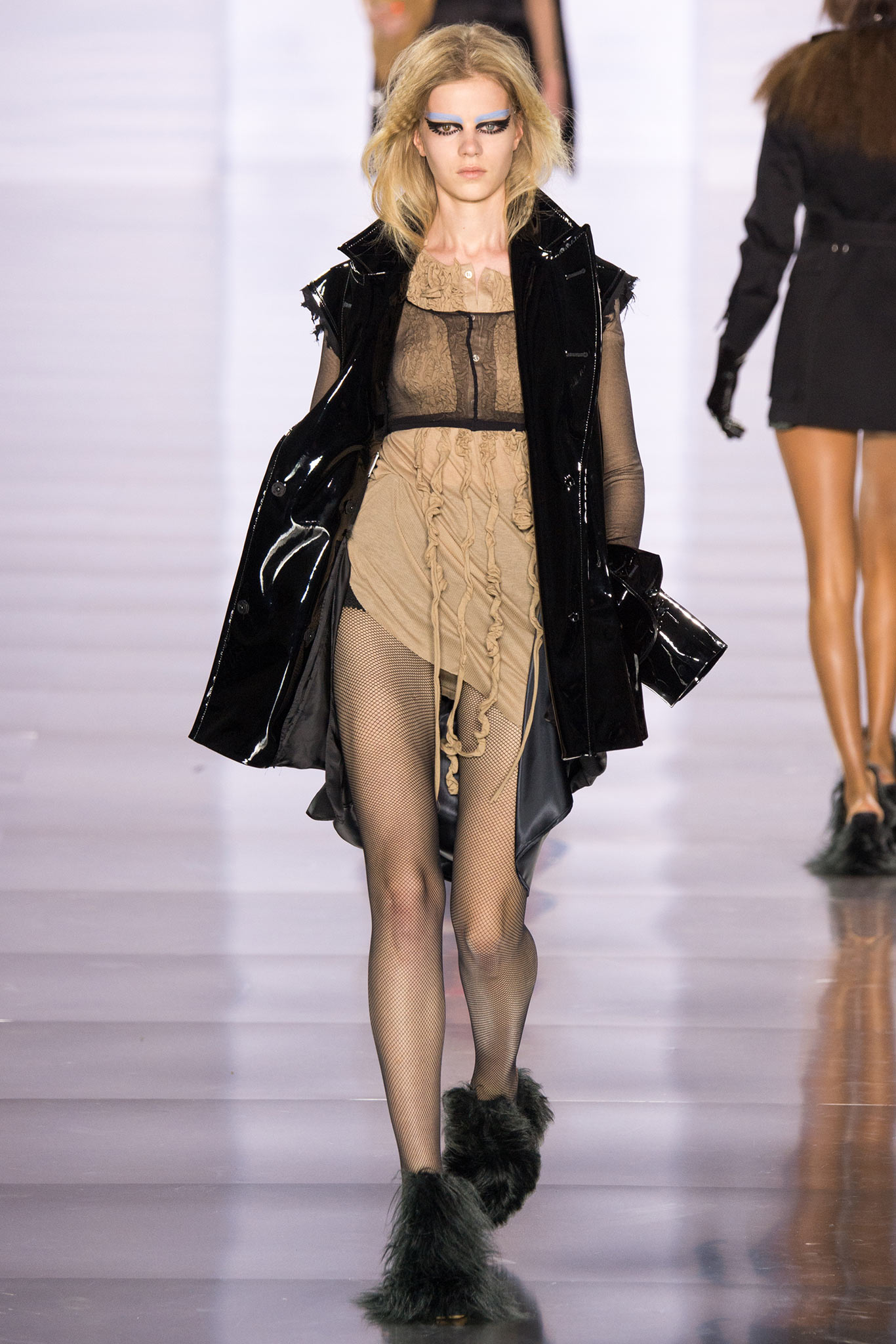 Look 18 of 30