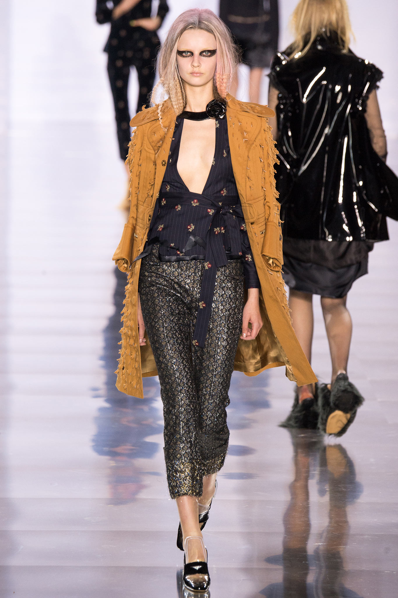Look 20 of 30