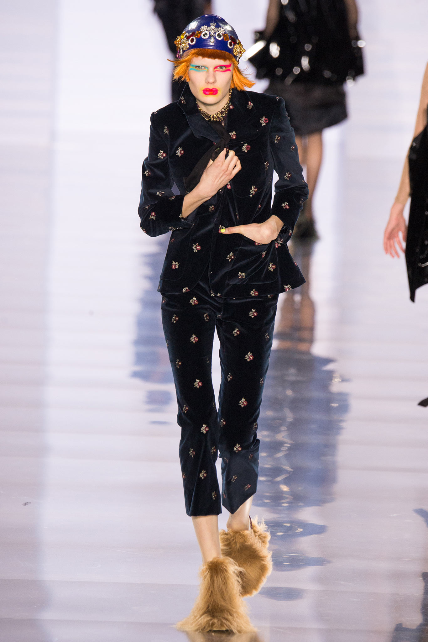 Look 21 of 30