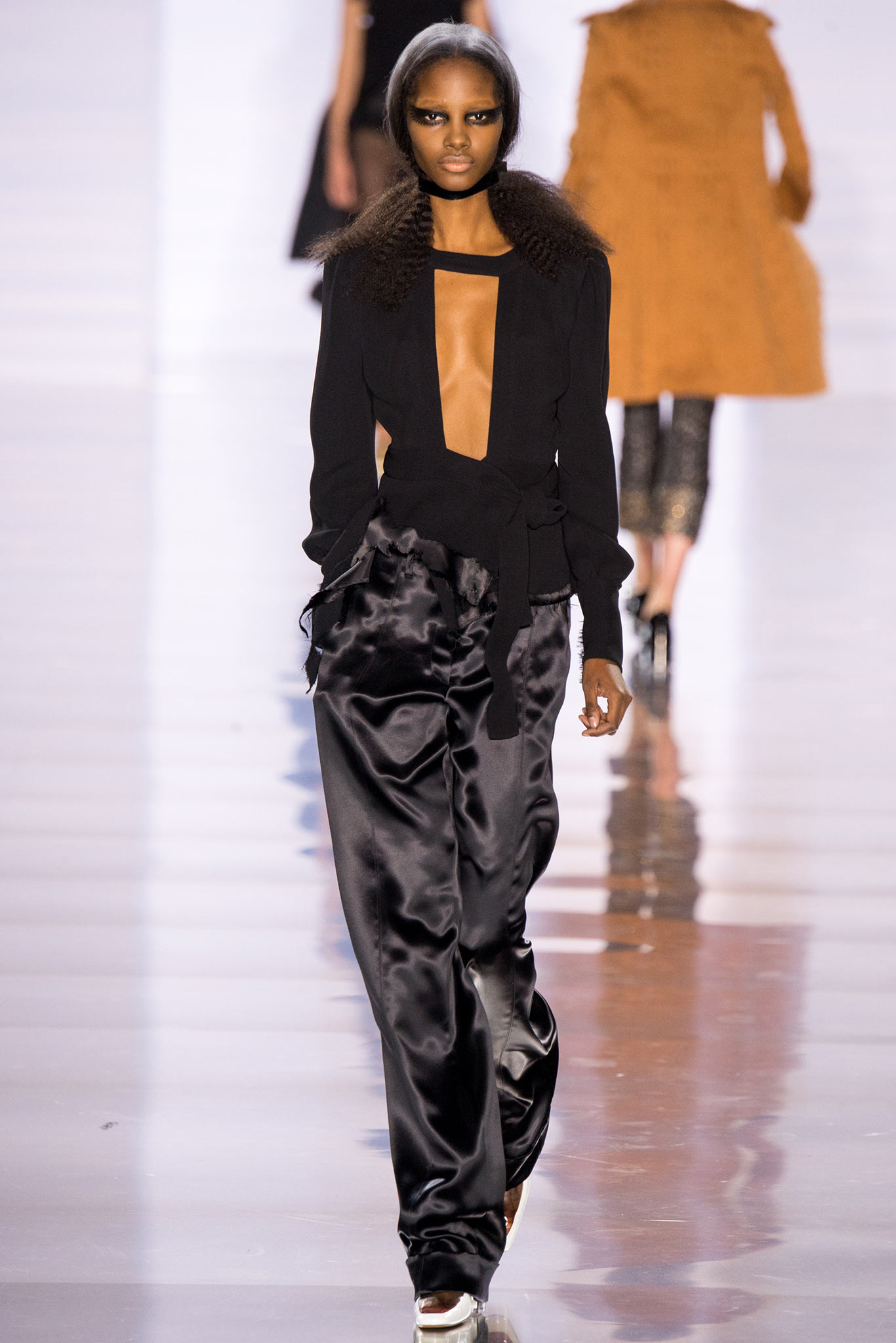 Look 22 of 30