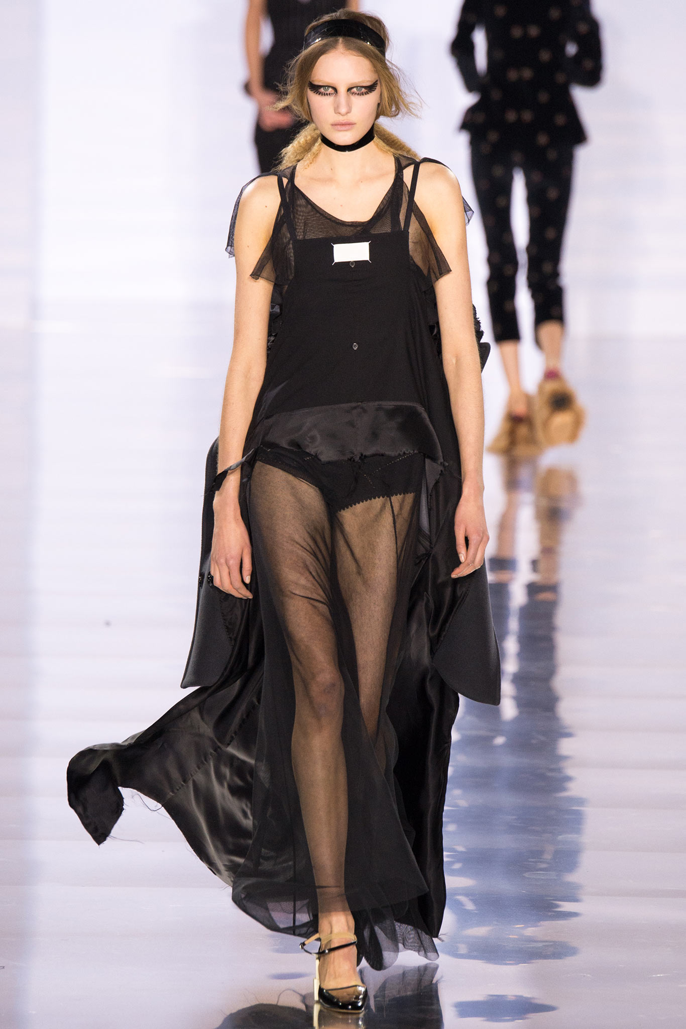 Look 23 of 30