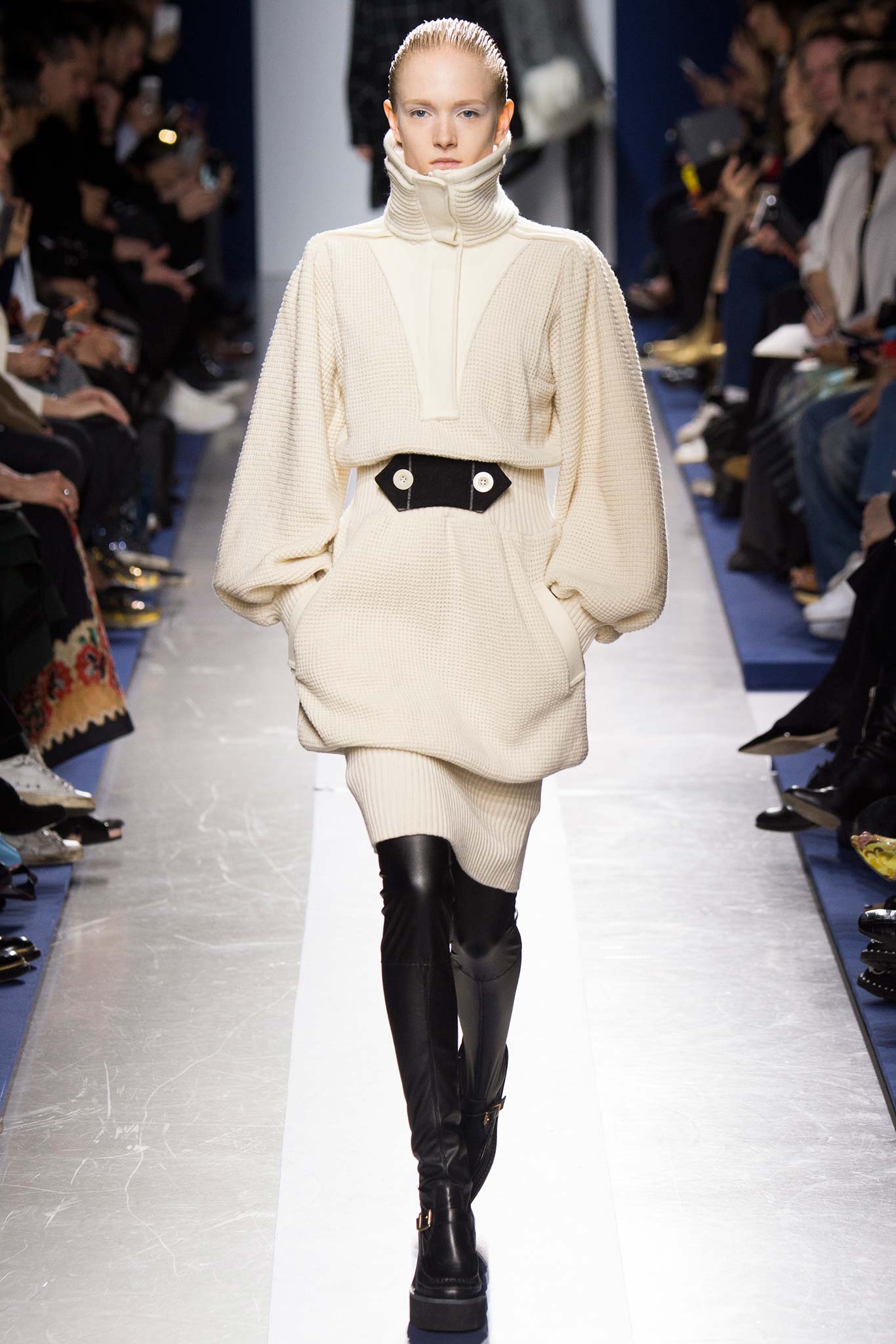 Look 23 of 41
