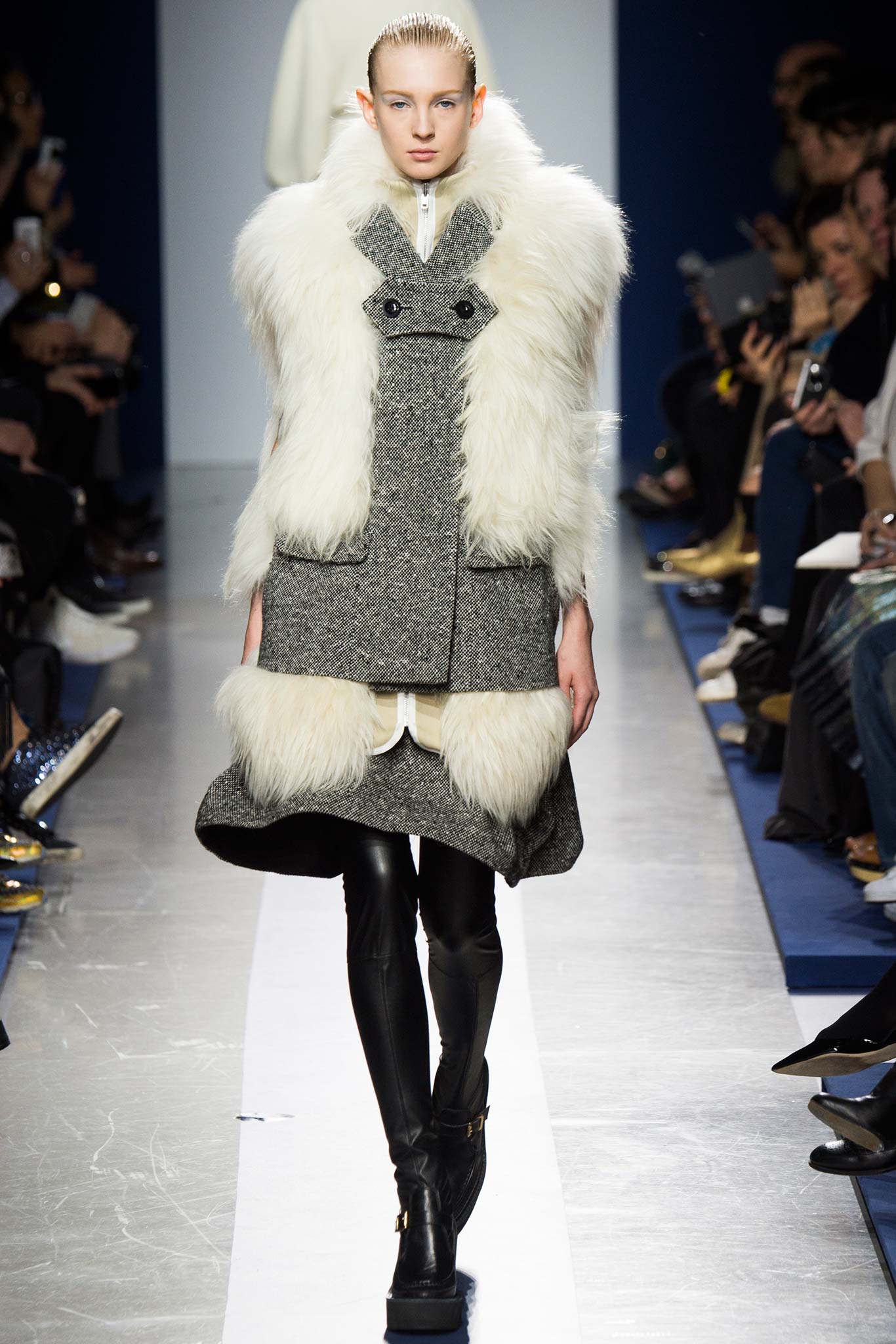 Look 26 of 41
