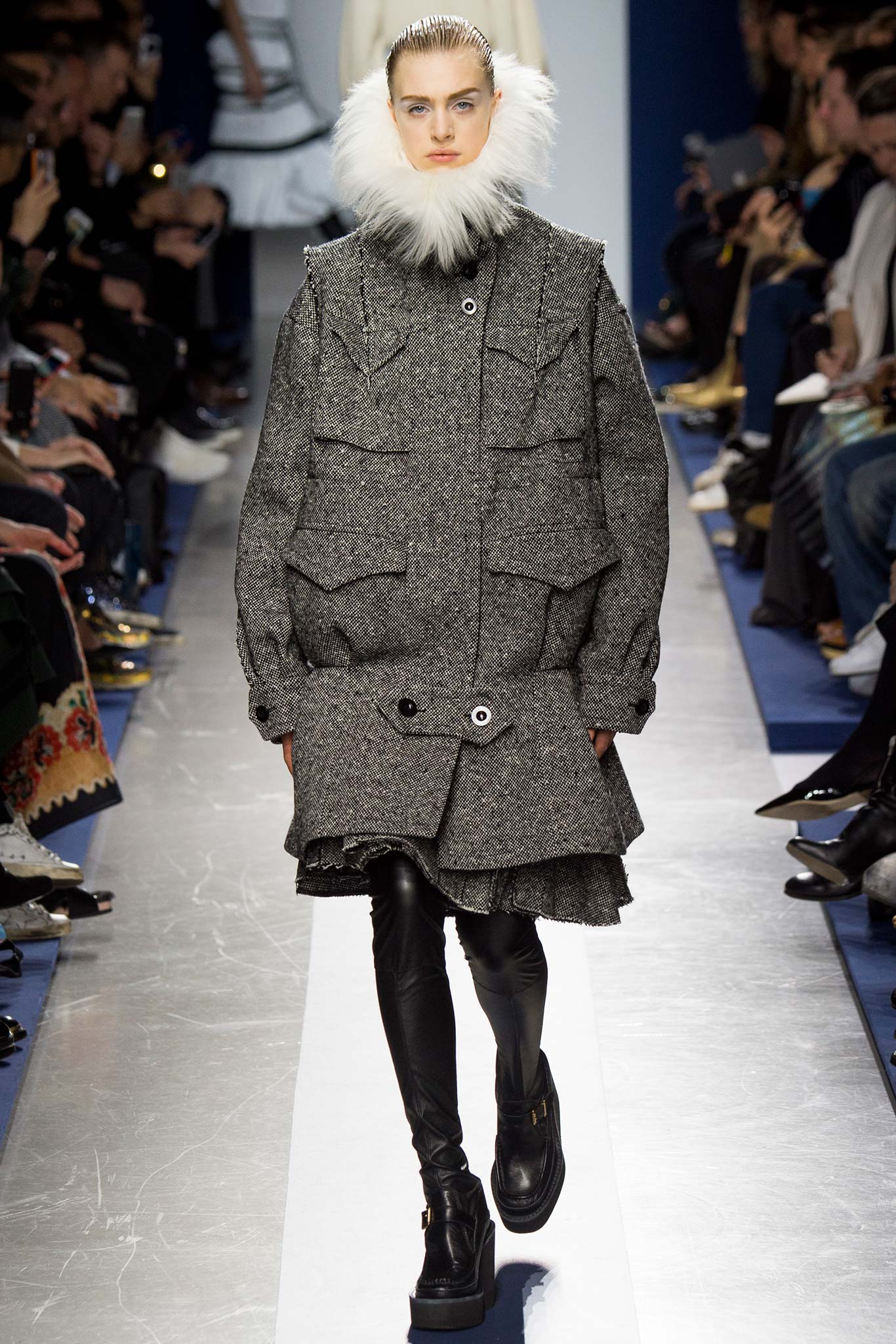 Look 27 of 41