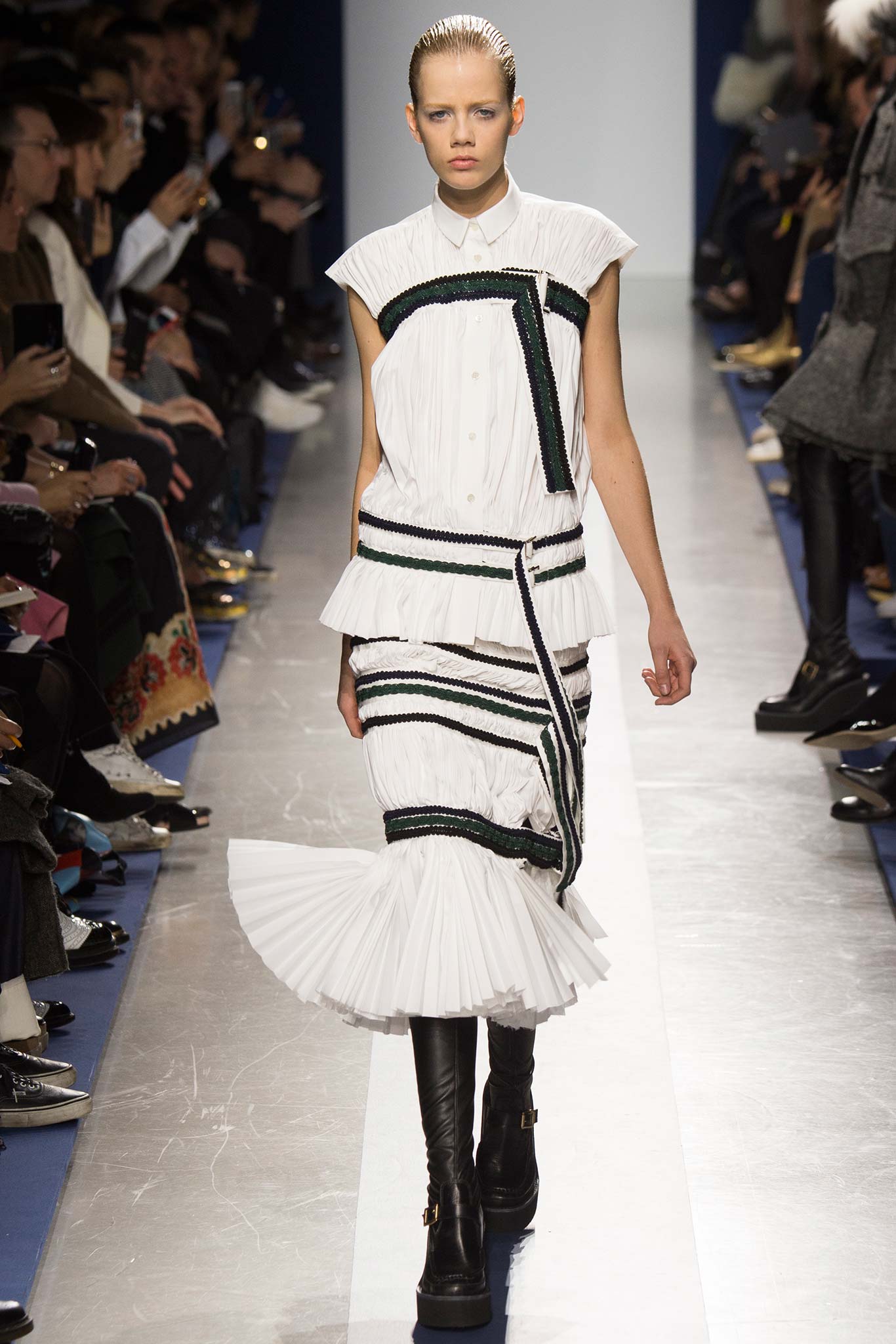 Look 29 of 41