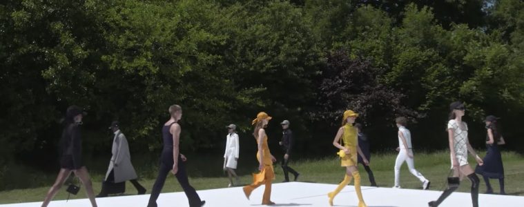 Courrèges Spring 2022 Revives Mod Dressing for the New Age